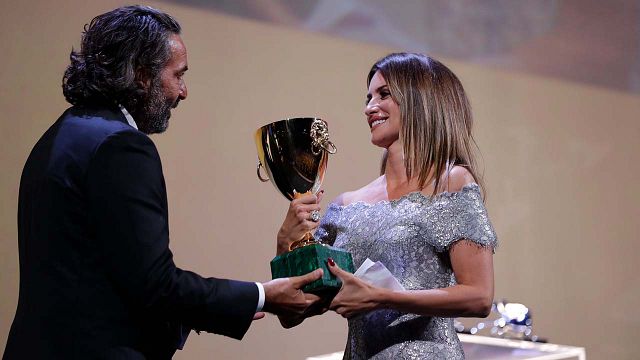 Penélope Cruz se convierte en mito en tres décadas: de diva erótica en 'Jamón, Jamón', a Premio Copa Volpi, en Venecia noticias imagen