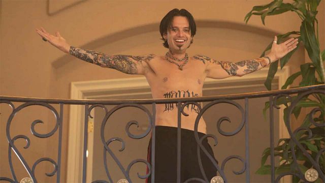 Sebastian Stan y el pene parlante animatrónico con el que 'Pam & Tommy' quiso rendir homenaje a Tommy Lee noticias imagen