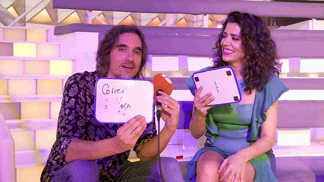 'La Ruleta de la Suerte': el cantante del programa protagoniza un emotivo momento con una concursante noticias imagen