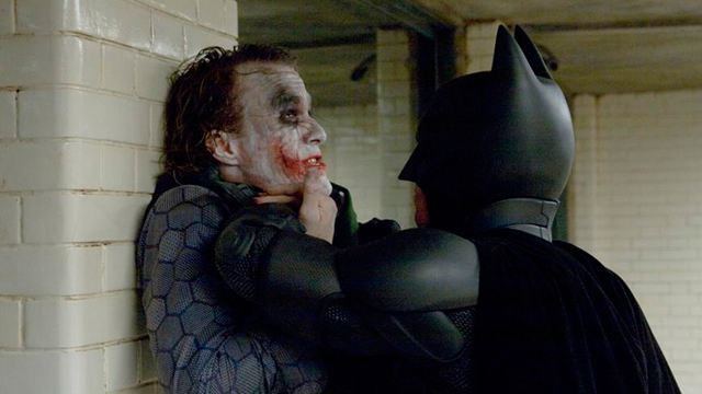 Christian Bale reconoce sus inseguridades trabajando junto Heath Ledger en 'El caballero oscuro': "Un poco aburrido en comparación"