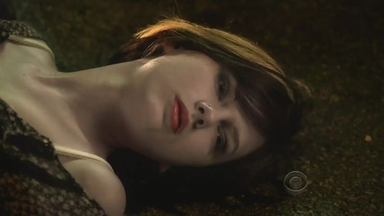 Hace 17 años hizo de muerta en una de las series más famosas del momento. Nadie esperaba que se convirtiera en la superestrella definitiva del siglo XXI, ¿la reconoces?