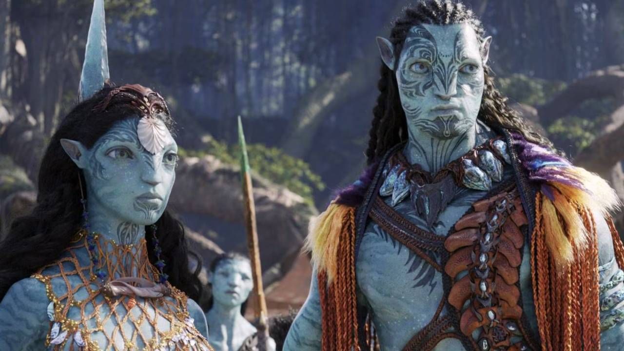 Kate Winslet como Ronal y Cliff Curtis como Tonowari en 'Avatar: El sentido del agua'