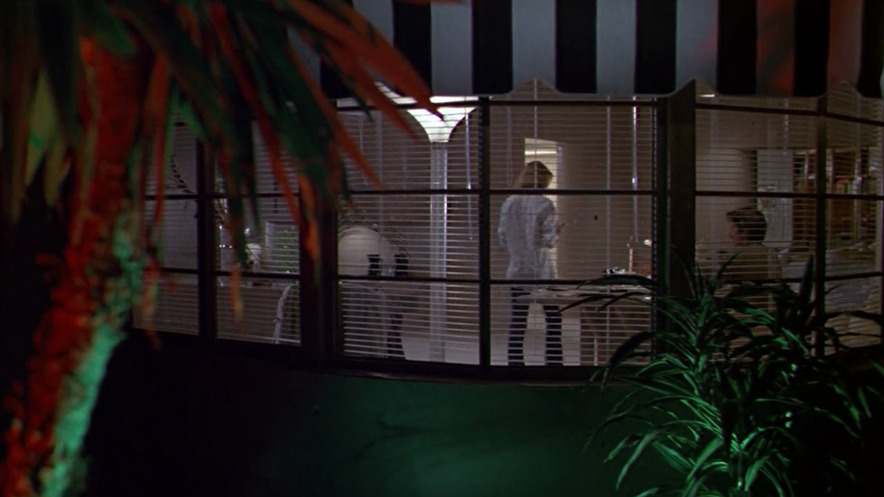 Sólo tienes 2 días para verla en Prime Video: un ‘thriller’ sexy lleno de estilo que cambió el rumbo del cine de los 80