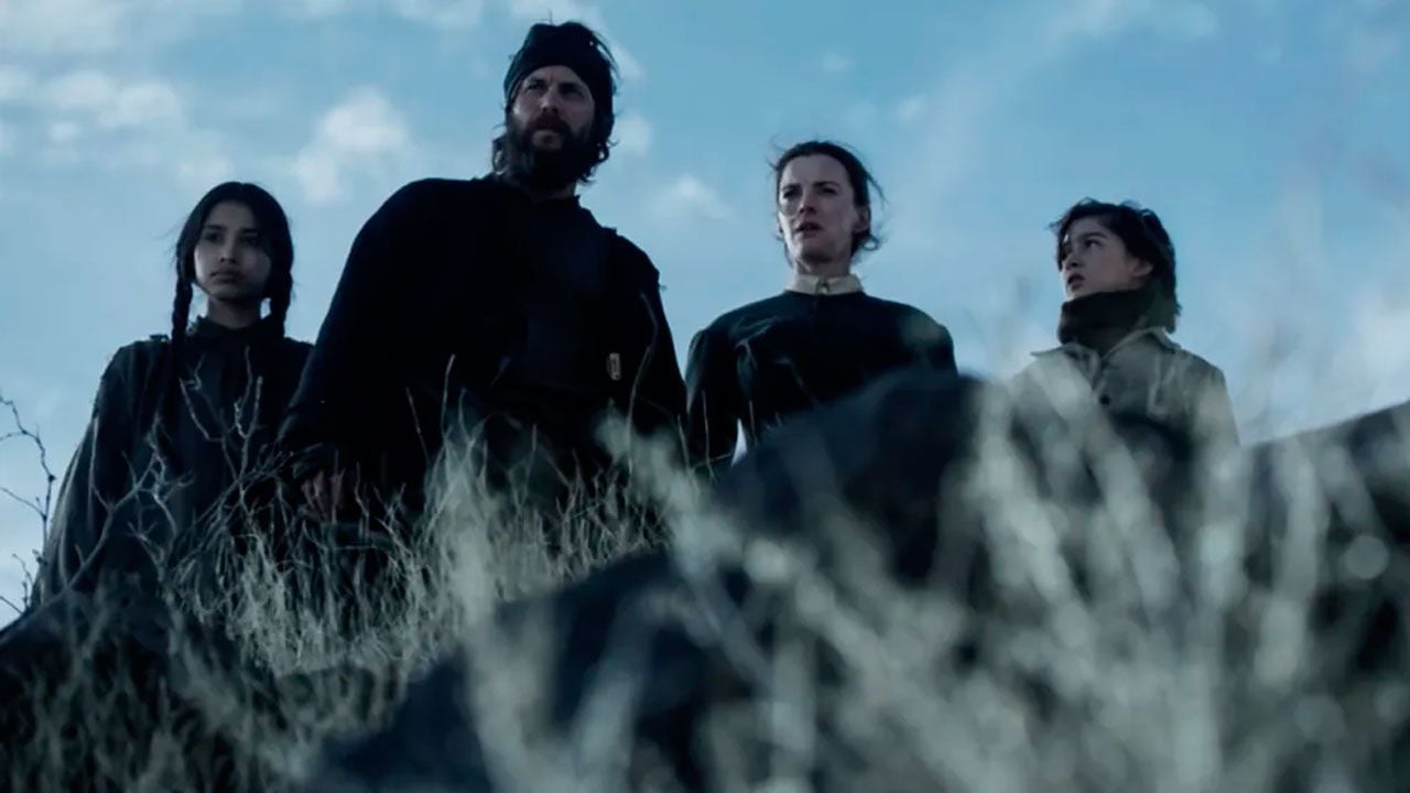 Shawnee Pourier, Taylor Kitsch, Betty Gilpin y Preston Mota