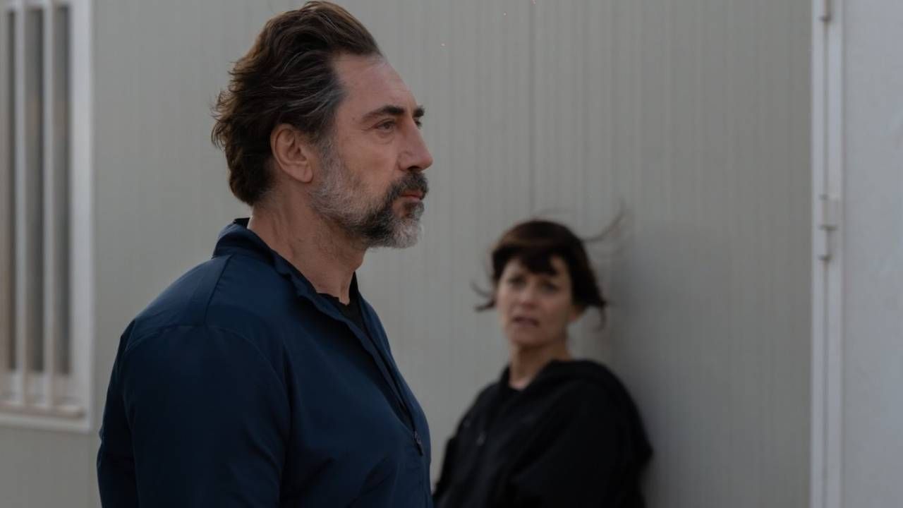 Javier Bardem com Esteban Martínez en 'El ser querido'