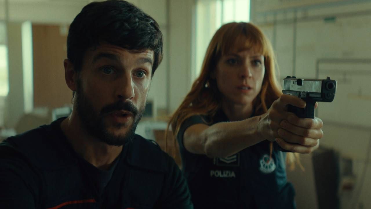 Alejo Sauras y Maggie Civantos en 'Kraken: El libro negro de las horas'