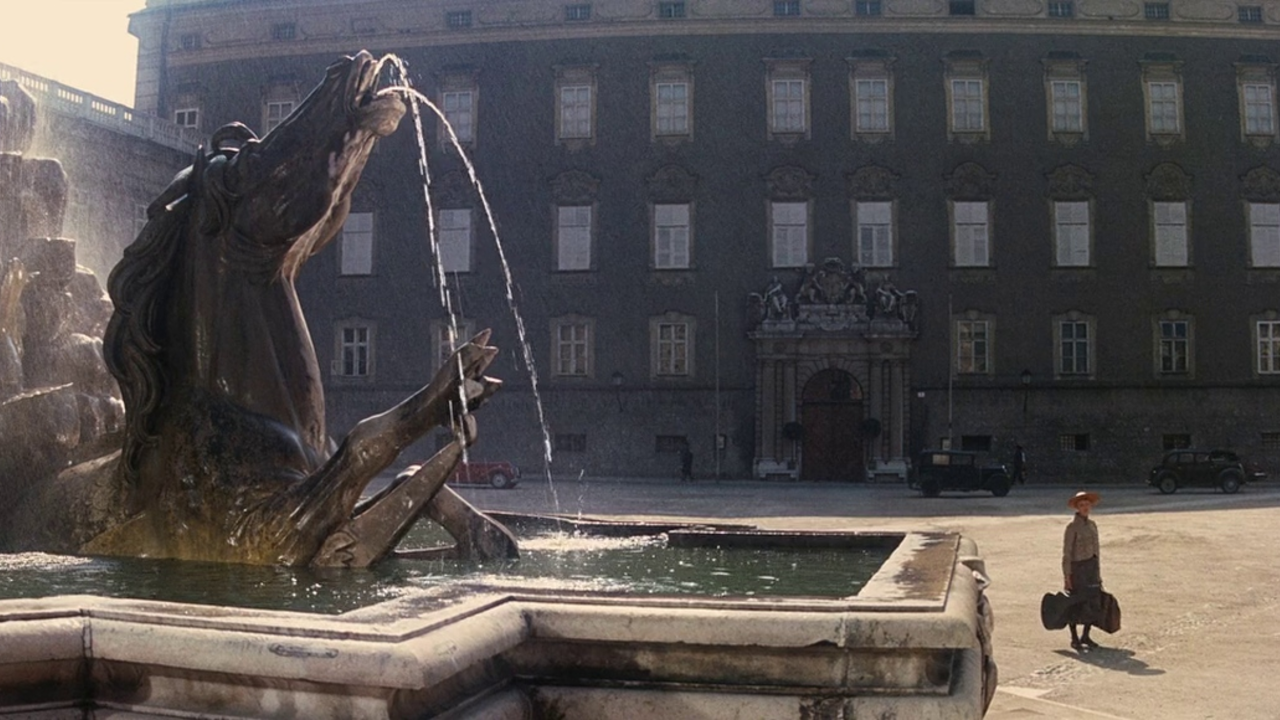 Hace 60 años esta película arrasó históricamente en cines, aunque pocos recuerdan que se basa en un hecho real: su protagonista hace un cameo que te perderás si parpadeas