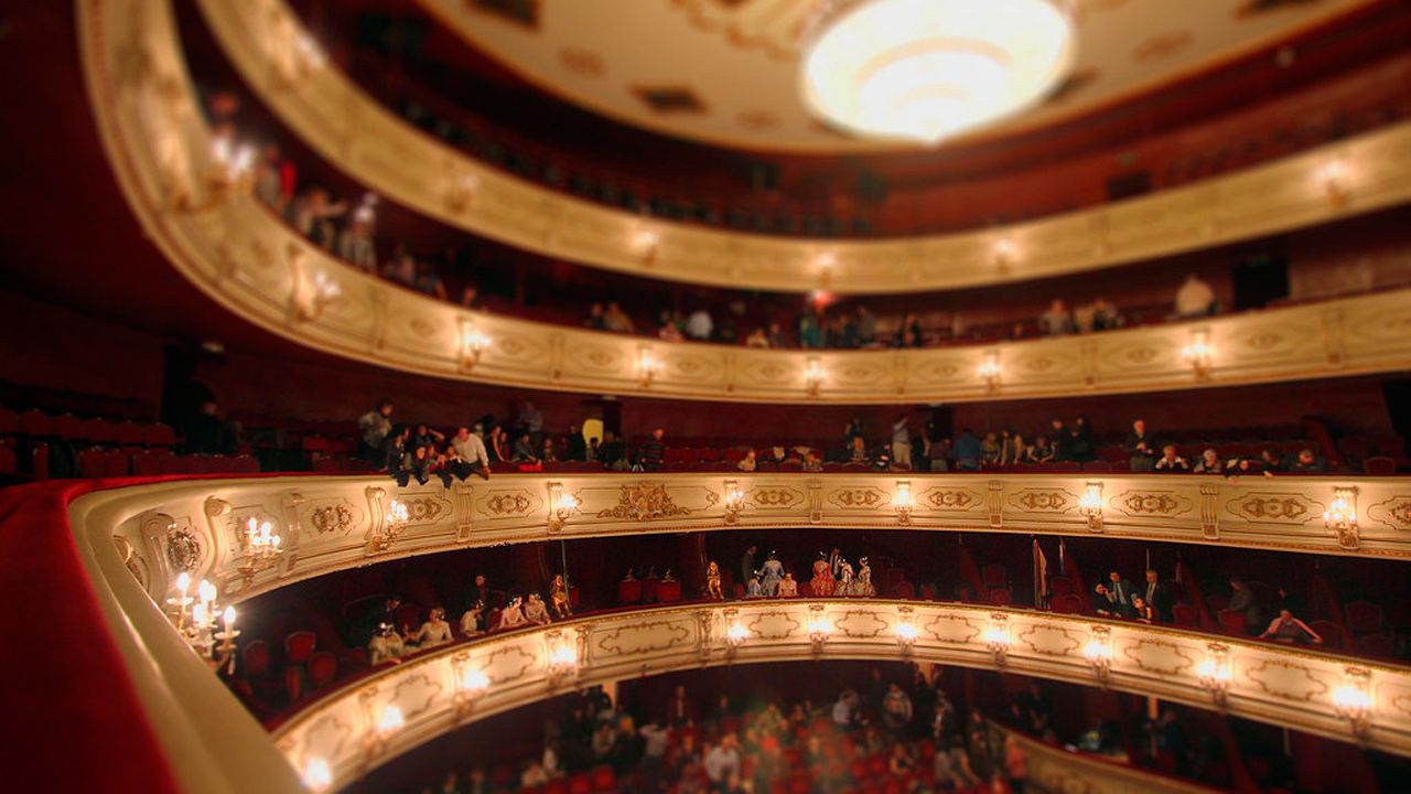"Ser actor y estar de gira con una obra de teatro suena muy bien hasta que te tienes que pagar el alojamiento"