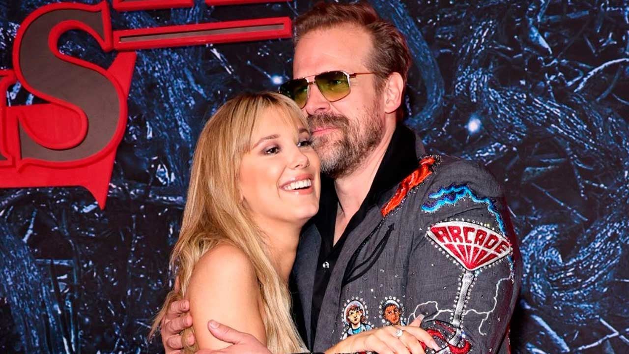 Netflix llevaría meses investigando las acusaciones de Millie Bobby Brown contra David Harbour: la bomba ha estallado con el estreno de la temporada final