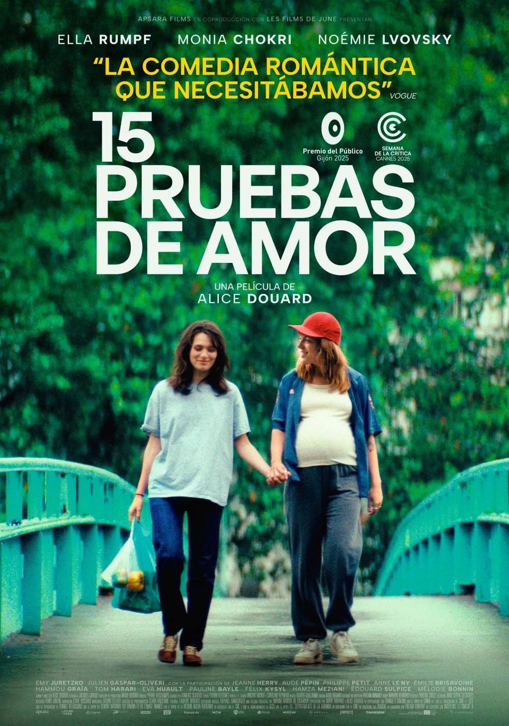 Cartel de la película '15 Pruebas de amor' con las actrices Ella Rumpf y Monia Chokri en primer plano, mostrando expresiones de complicidad y melancolía.