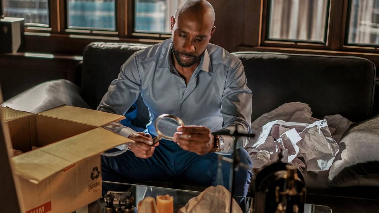 Morris Chestnut como Watson en 'Watson'