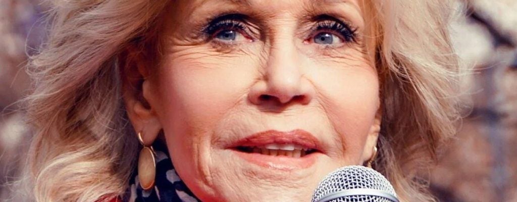 Jane Fonda (88 años): "Estoy acostumbrada a levantarme a las 5:30, así que no pasa nada... excepto dormirme a las 20:00"