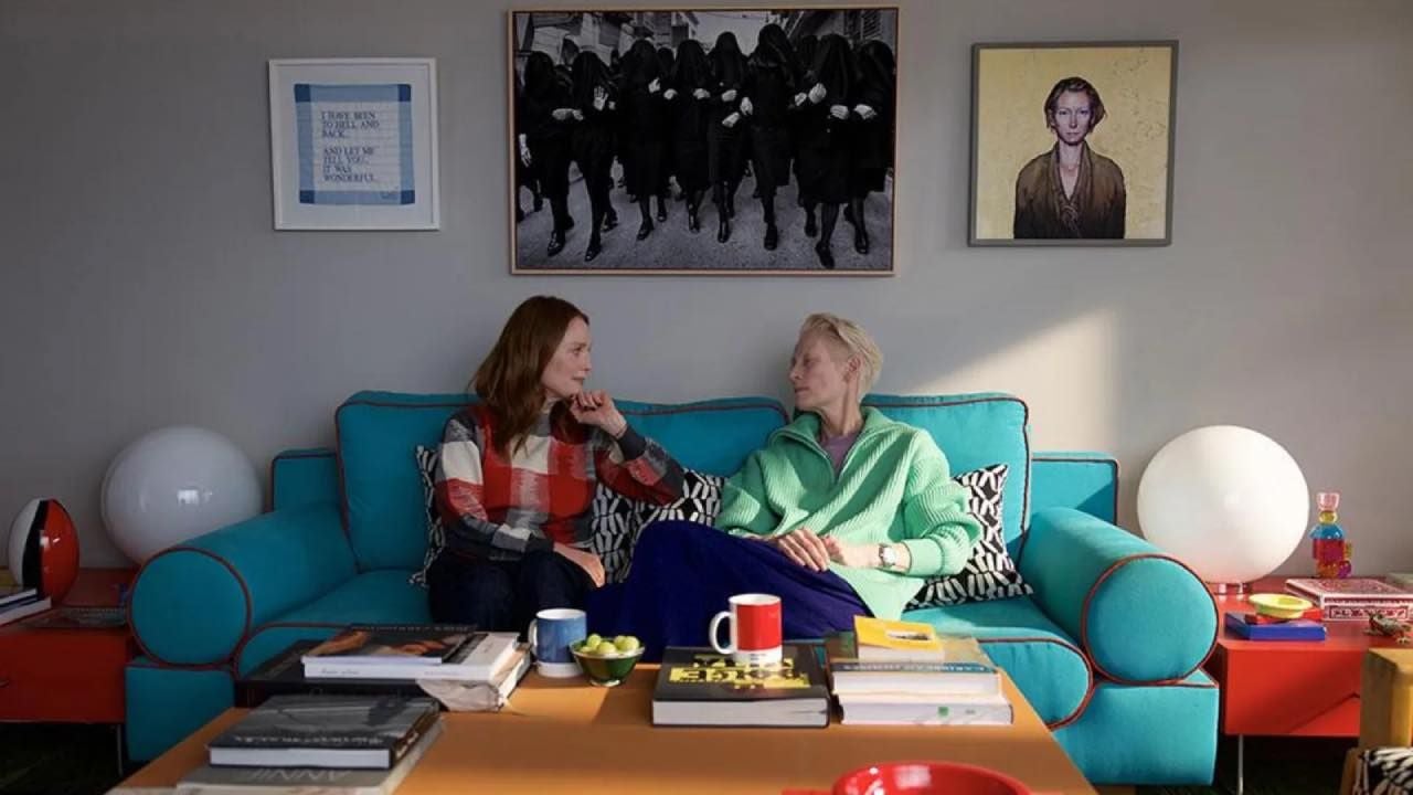 Julianne Moore y Tilda Swinton en 'La habitación de al lado'