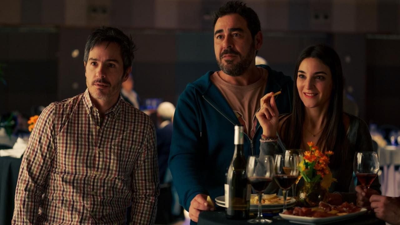 Alejo Sauras, Pablo Chiapella y Leonor Lavado en 'Hotel Bitcoin'