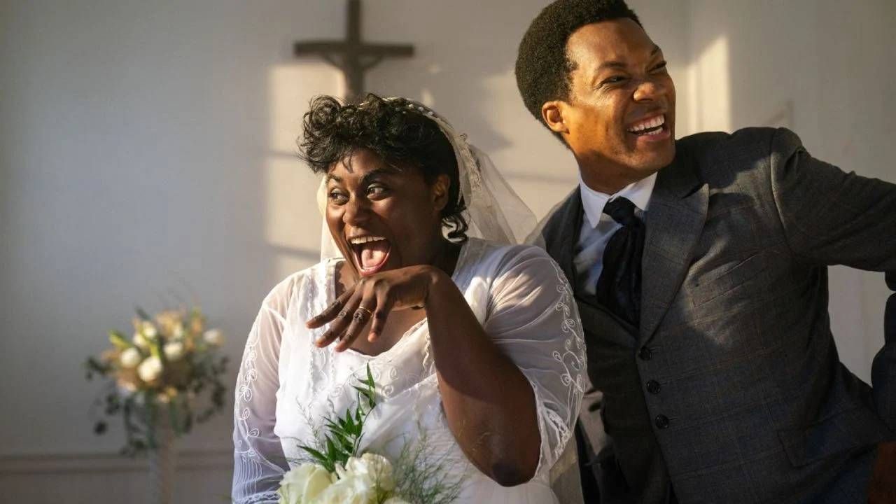 Danielle Brooks y Corey Hawkins como Sofia y Harpo