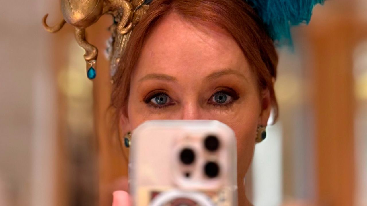 J.K. Rowling vive atrincherada en X mientras HBO se prepara para el estreno de 'Harry Potter'. No es parte de la docuserie sobre su vida y polémicas que prepara BBC