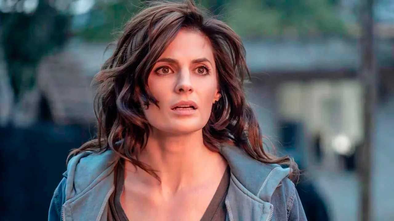 Diez años después de ser despedida de Castle, Stana Katic regresa con un personaje muy parecido a Beckett