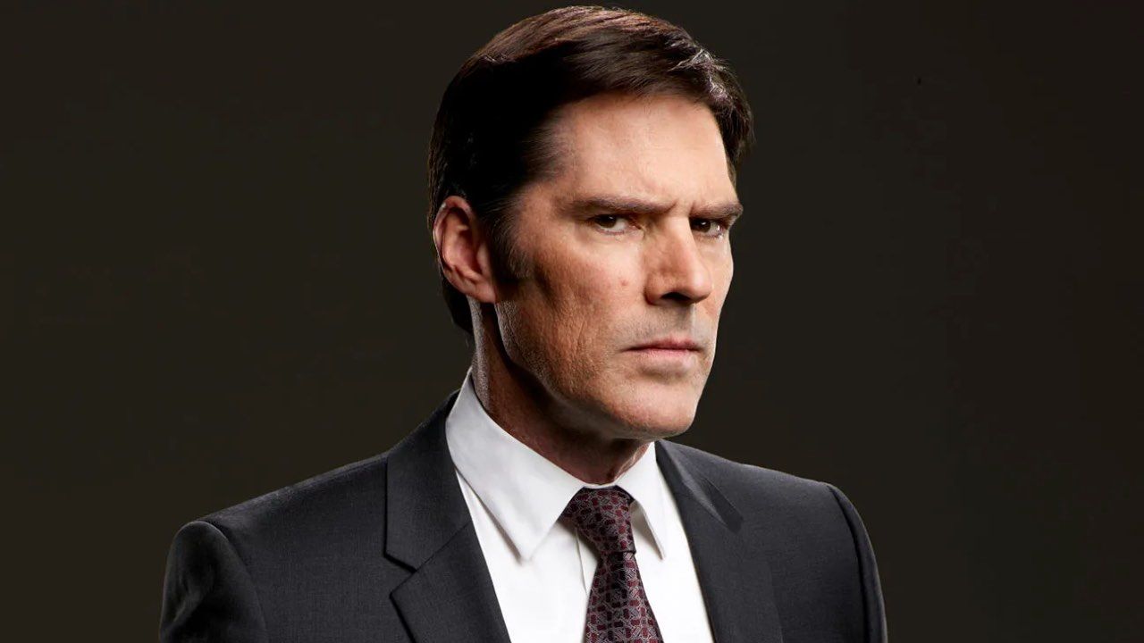 Thomas Gibson como Aaron Hotchner