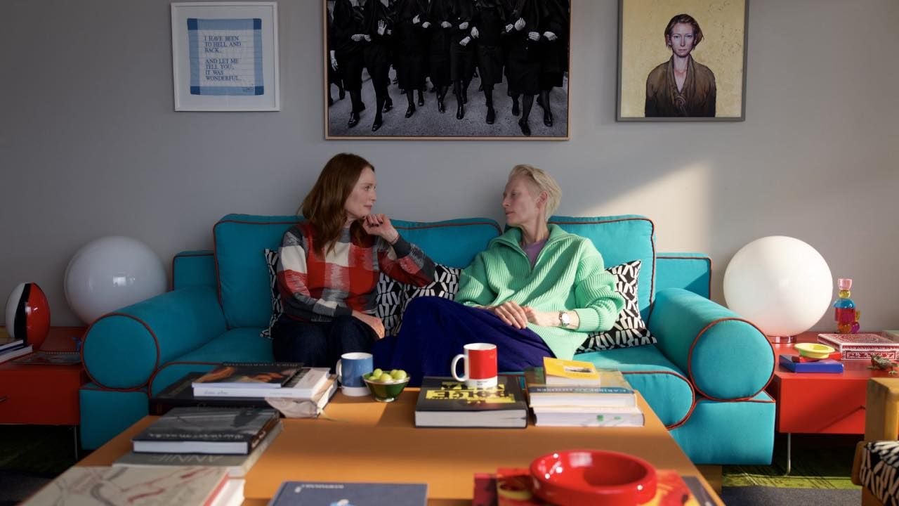 Julianne Moore y Tilda Swinton en 'La habitación de al lado'