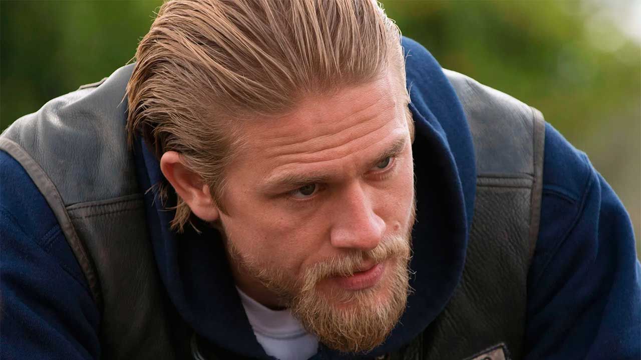 Charlie Hunnam regresa a la actuación después de dos años de sequía autoimpuesta: aceptó el proyecto sin leer el guion