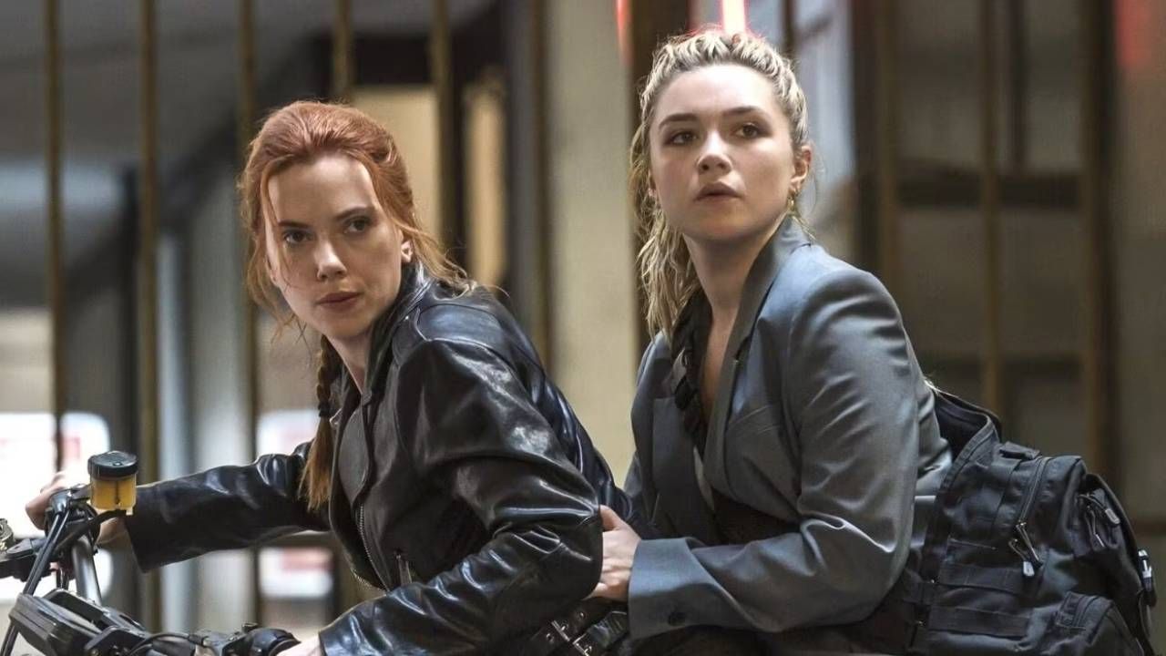 Scarlett Johansson y Florence Pugh como Natasha Romanoff y Yelena Belova en 'Viuda Negra'