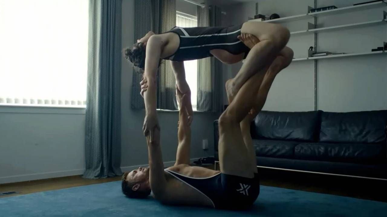 Alexander Skarsgård  y Harry Melling en 'Pillion'