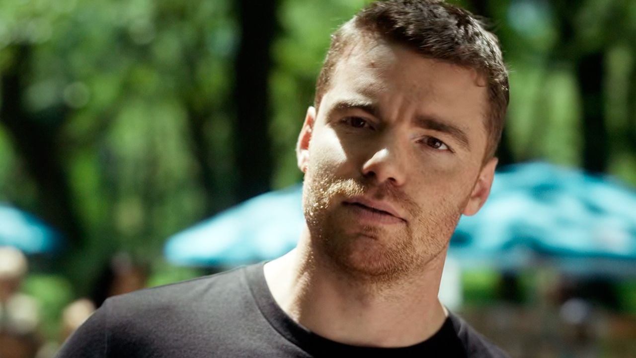 Netflix tiene una fecha límite para decidir el futuro de ‘El agente nocturno’ después de la temporada 3, así que el equipo ha movido ficha