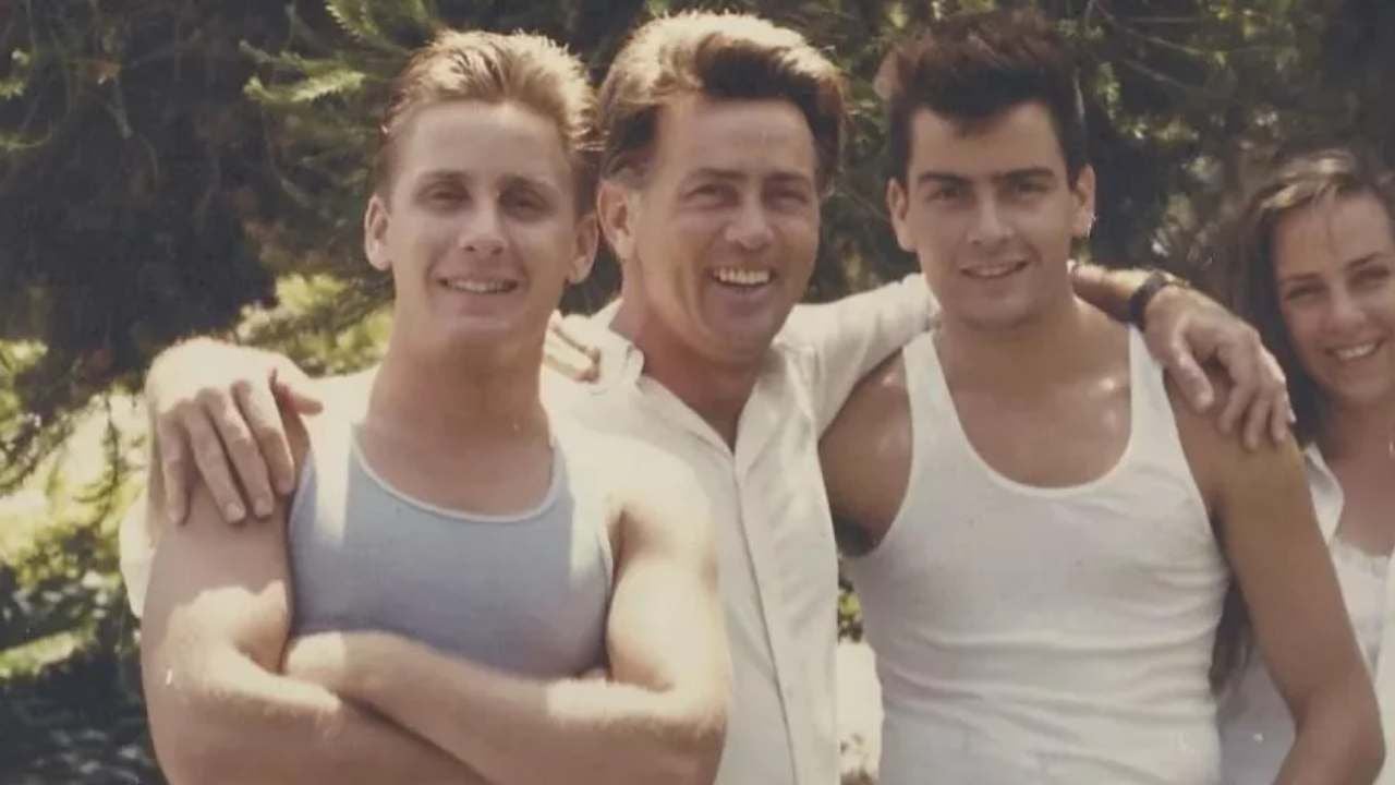 Charlie Sheen, sobre su infancia: "No teníamos niñeras ni cuidadores ni nadie, si alguien ayudaba era mi tía Carmen, que vive en Madrid"