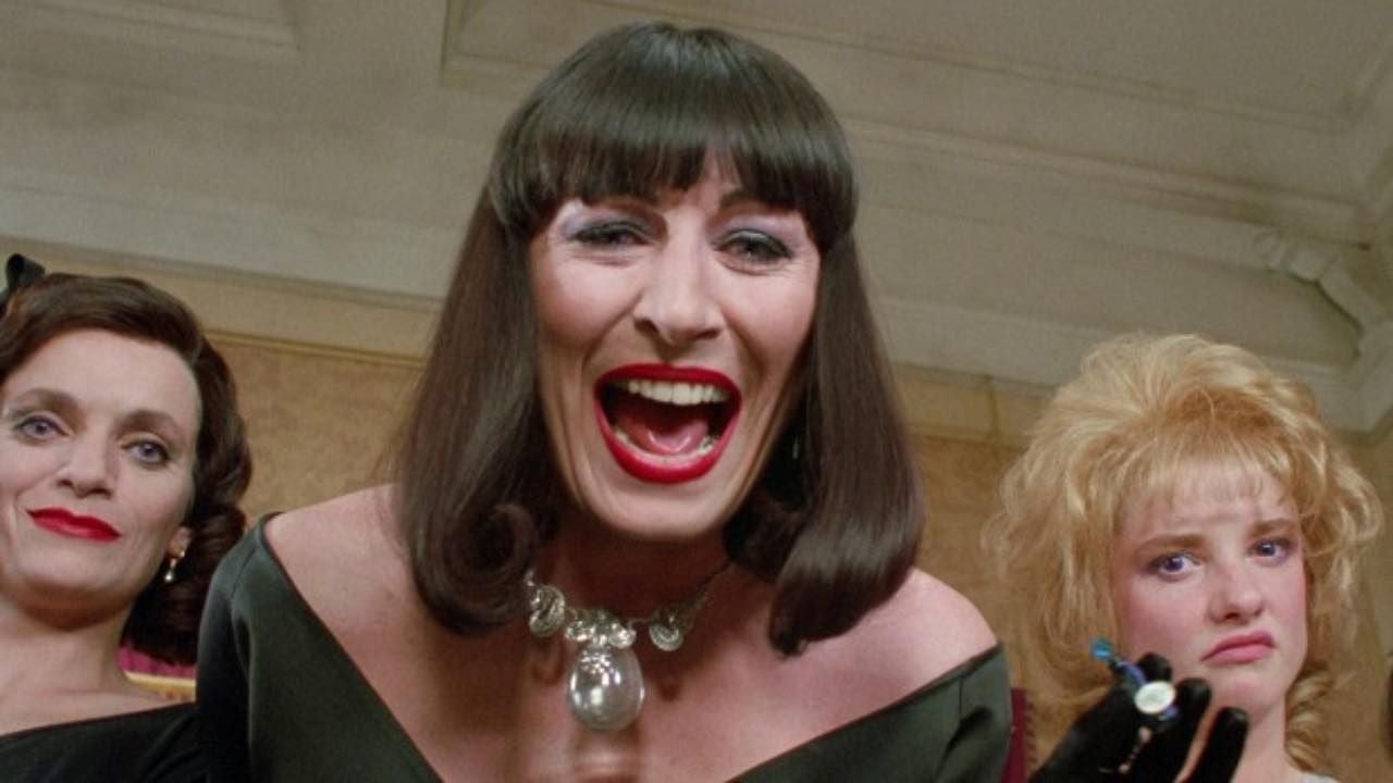 Anjelica Huston en 'La maldición de las brujas'