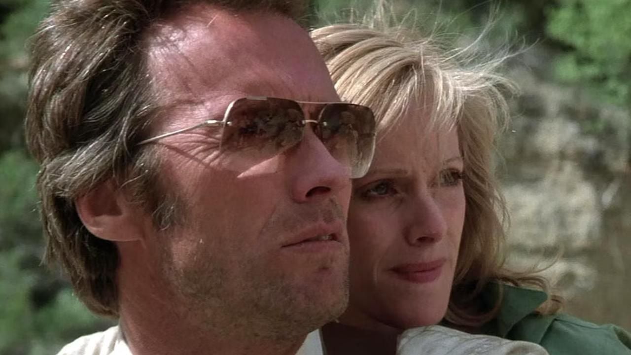 Hoy en 'streaming': un impecable thriller de acción de Clint Eastwood que protagoniza junto a la mujer con la que tuvo su relación más conflictiva