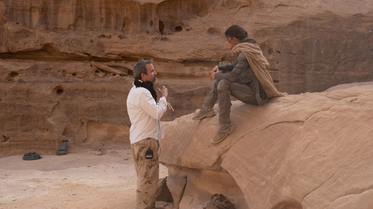 Denis Villeneuve junto a Zendaya en el rodaje de 'Dune'