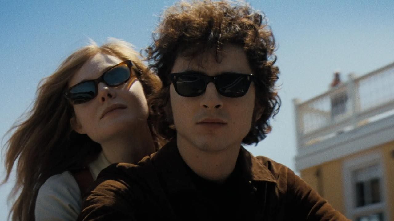 Elle Fanning y Timothée Chalamet en 'Una completa desconocida'