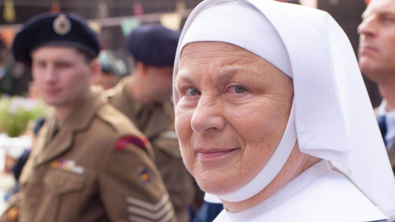 Pam Ferris como la hermana Evangelina en '¡Llama a la comadrona!'