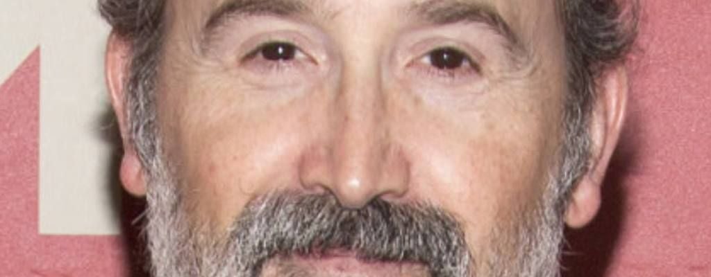 Javier Cámara, 59 años, sobre su infancia: "Sabía que me gustaban los chicos, pero en mi pueblo pensaba: "Soy distinto y, como lo diga, me van a pegar una paliza"