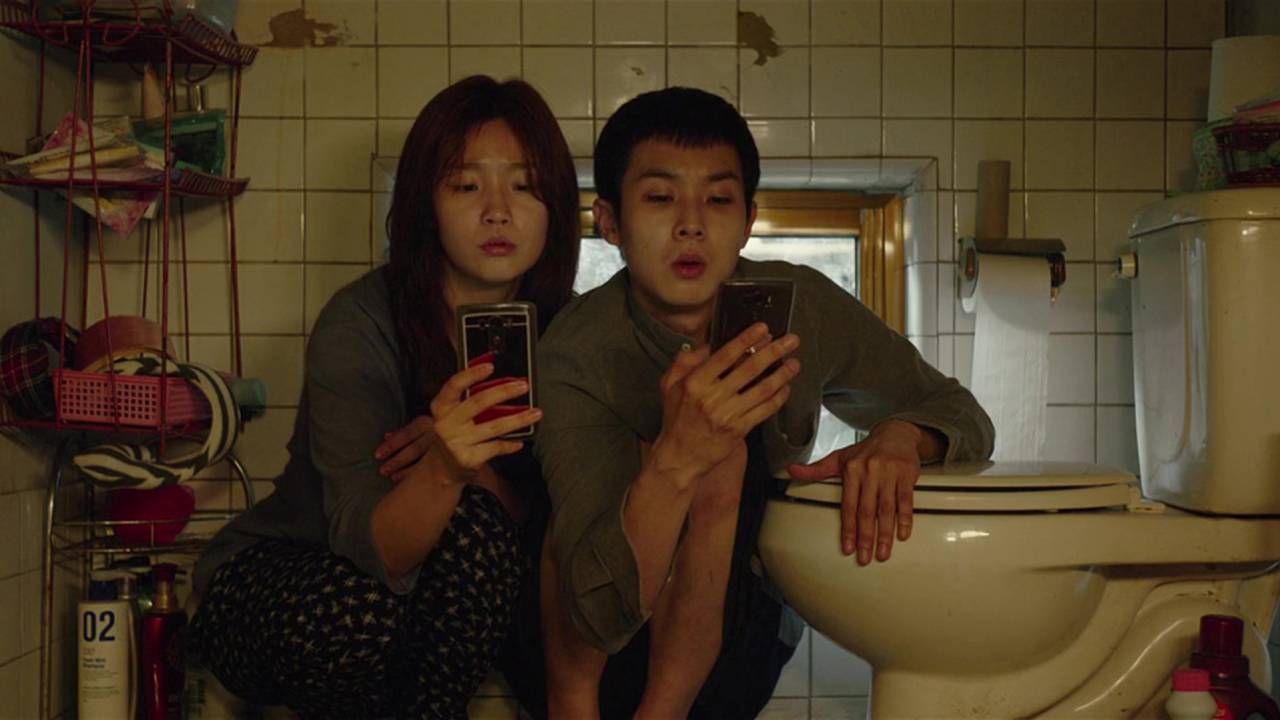 Park So-dam y Choi Woo-sik como Ki-jung y Ki-woo en 'Parásitos'