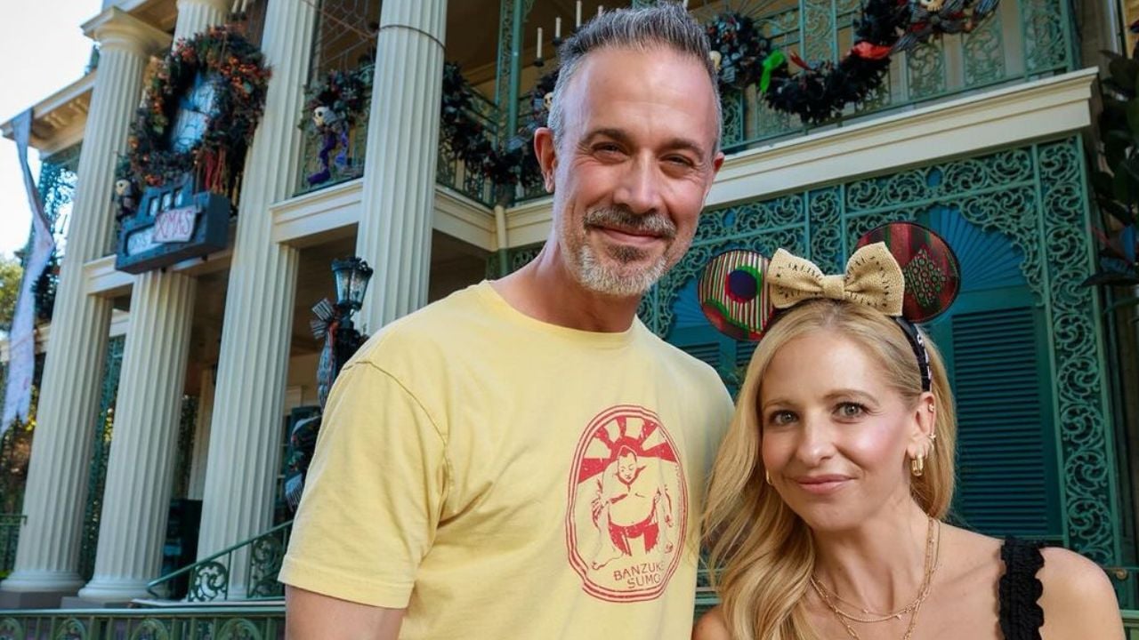 Freddie Prinze Jr. y Sarah Michelle Gellar llevan casados más de 20 años. El actor confiesa cómo han evitado durante todo este tiempo que los medios se metan en su relación