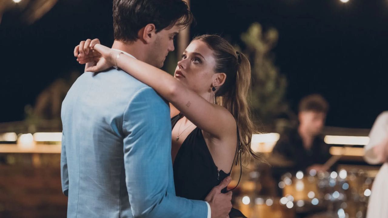 Gabriel Guevara y Nicole Wallace como Nick y Noah en 'Culpa tuya'