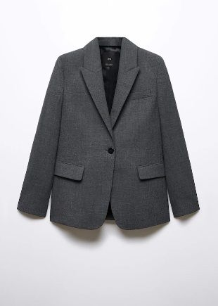 Americana de traje estructurada de Mango por 89,99 euros.
