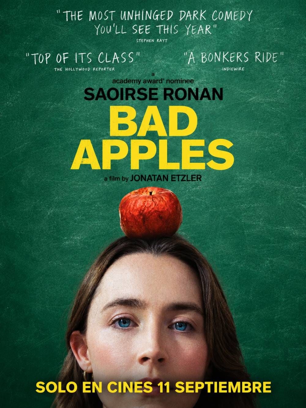 Saoirse Ronan en un fotograma de la película Bad Apples, con expresión preocupada y mirada intensa.