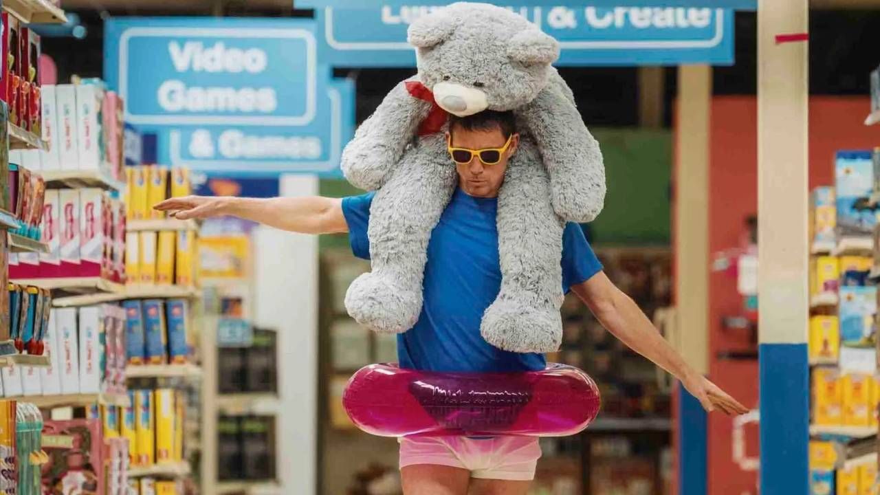 La historia real del ladrón que vivió 6 meses escondido en un Toys “R” Us: “Que sea real es incomprensible”