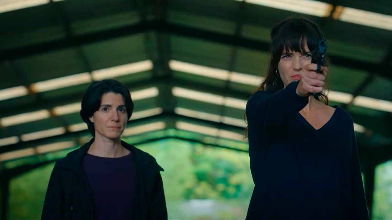 Iraia Elias y Susana Abaitua en 'Un fantasma en la batalla'