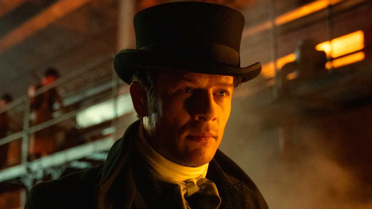 «No tiene la misma fuerza explosiva»: la nueva serie del creador de ‘Peaky Blinders’ ya está en Netflix y la crítica ya ha hecho su veredicto