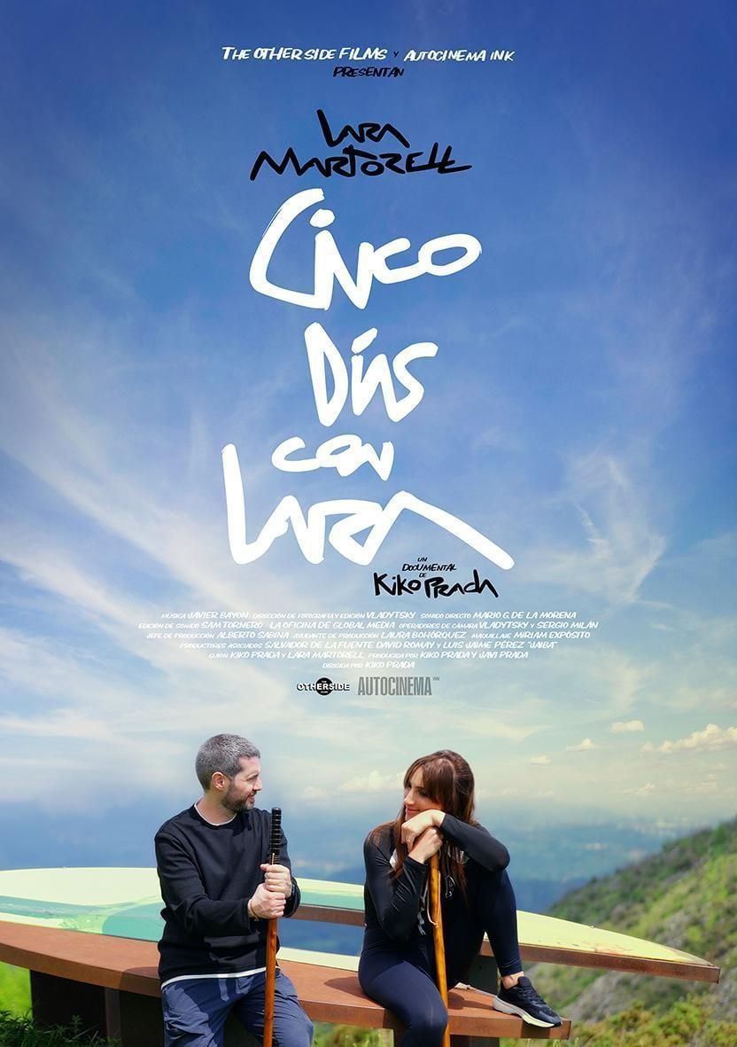 Cartel de la película documental 'Cinco días con Lara' con Lara Martorell en un paisaje asturiano, dirigida por Kiko Prada