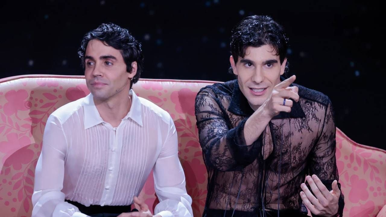 Javier Ambrossi y Javier Calvo durante la gala de los Goya de 2024