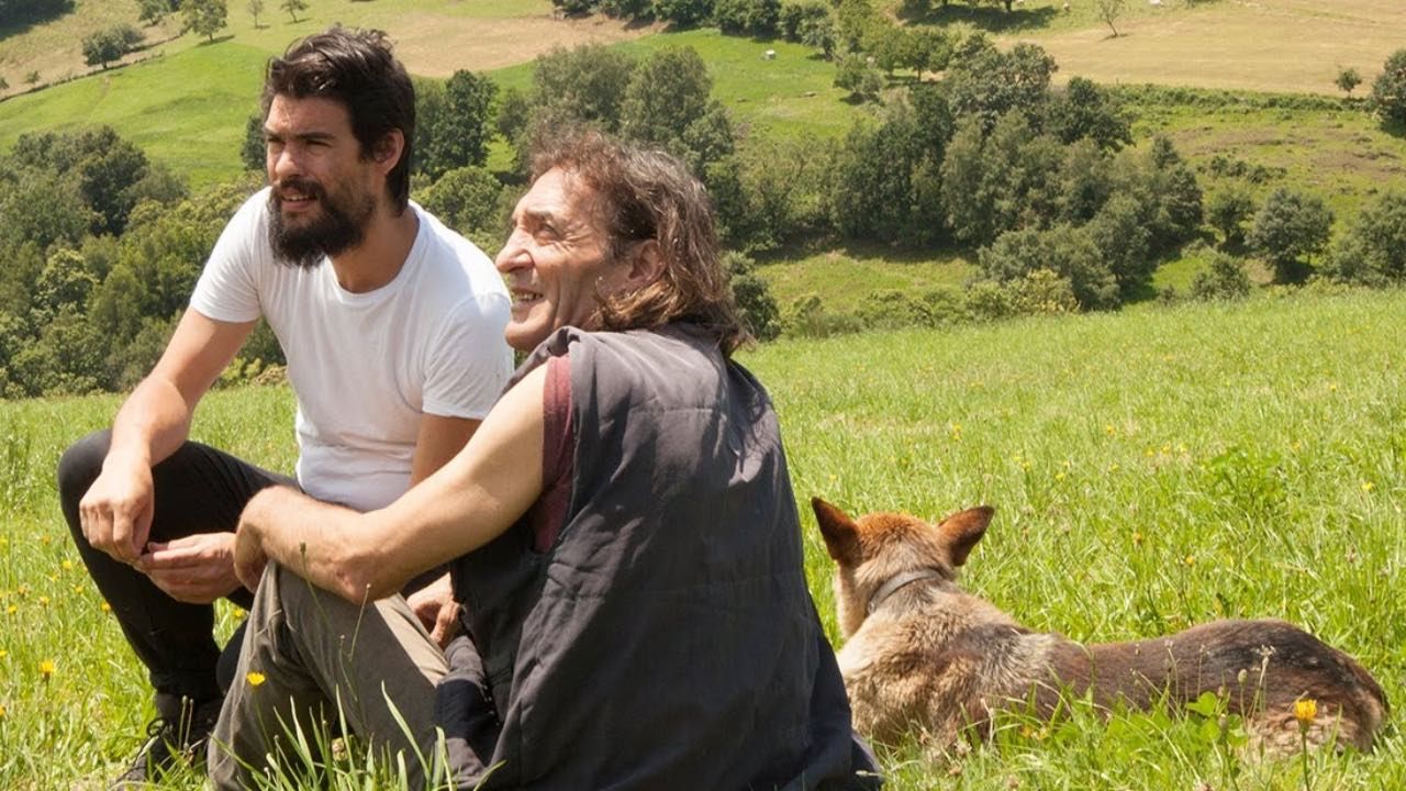 Oliver Laxe en el rodaje de 'Lo que arde'.