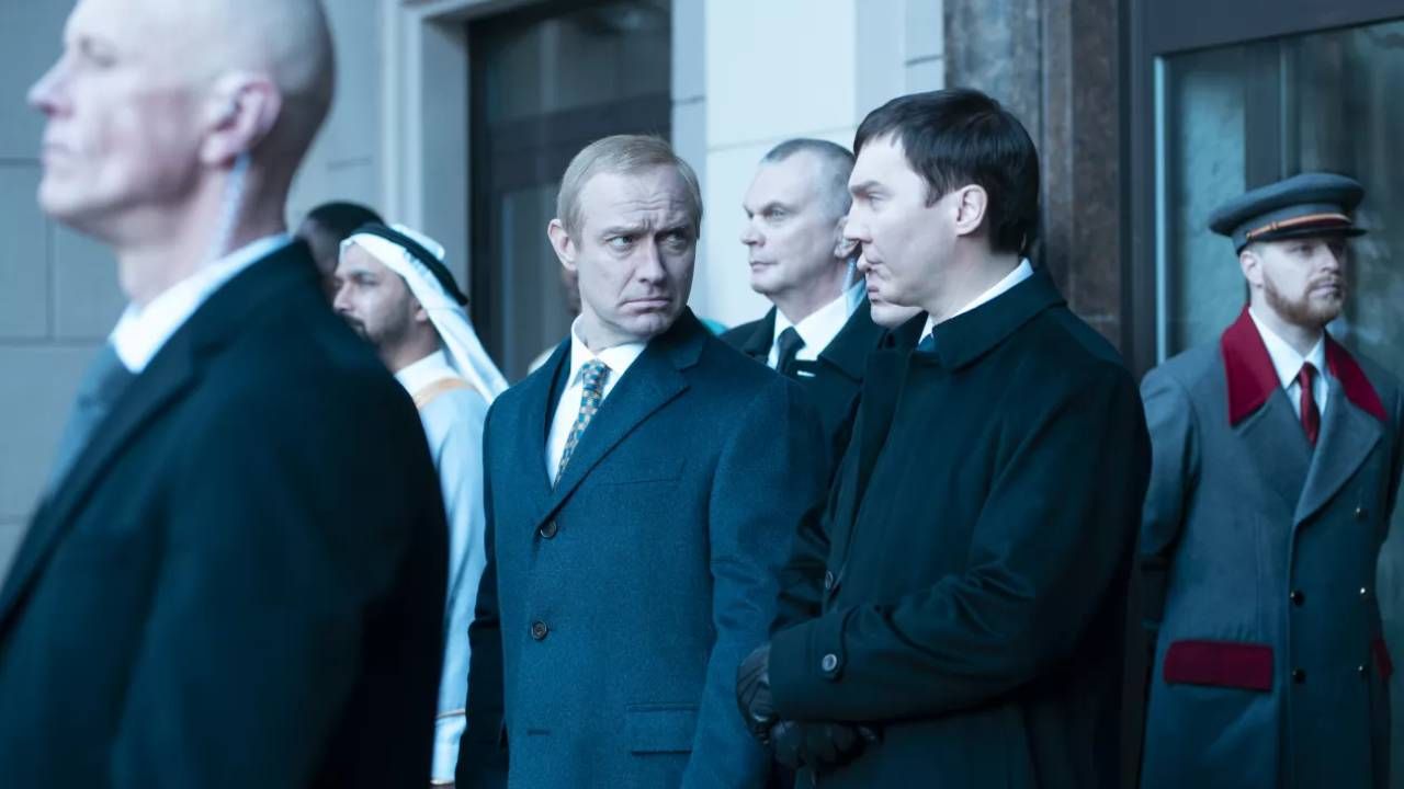 Jude Law y Paul Dano en 'El mago del Kremlin'