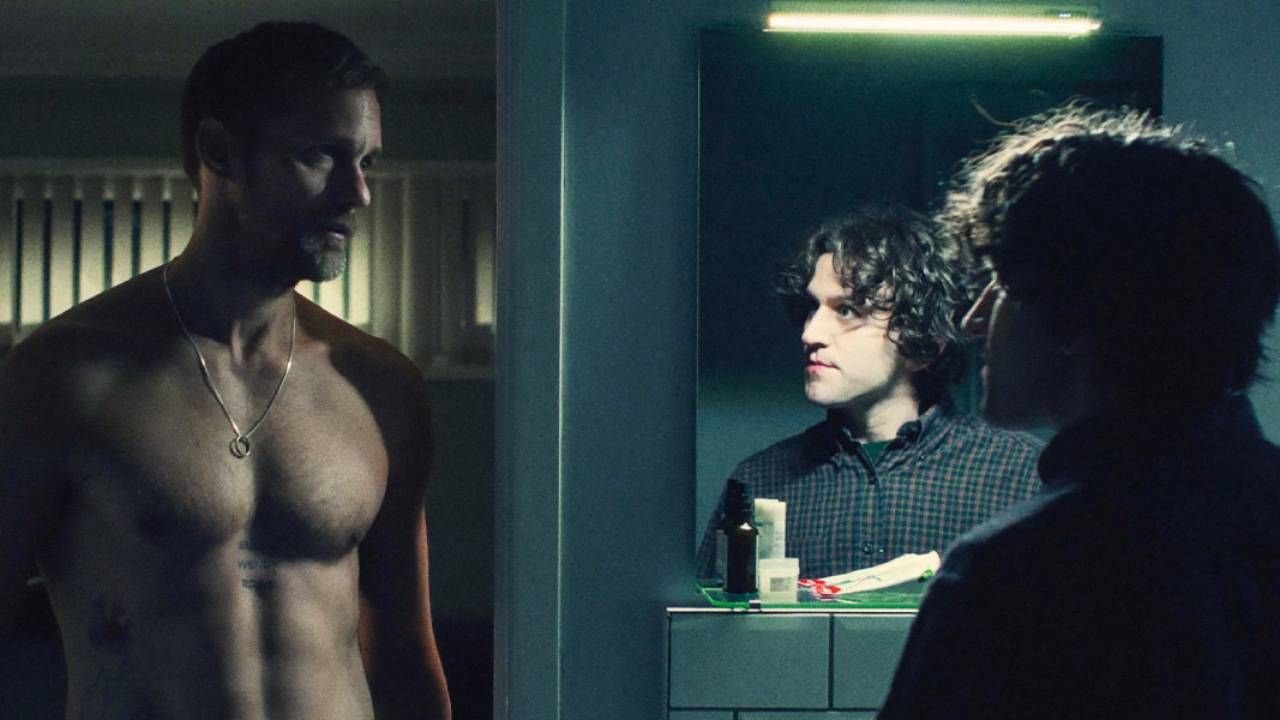Alexander Skarsgård  y Harry Melling como Ray y Colin en 'Pillion'