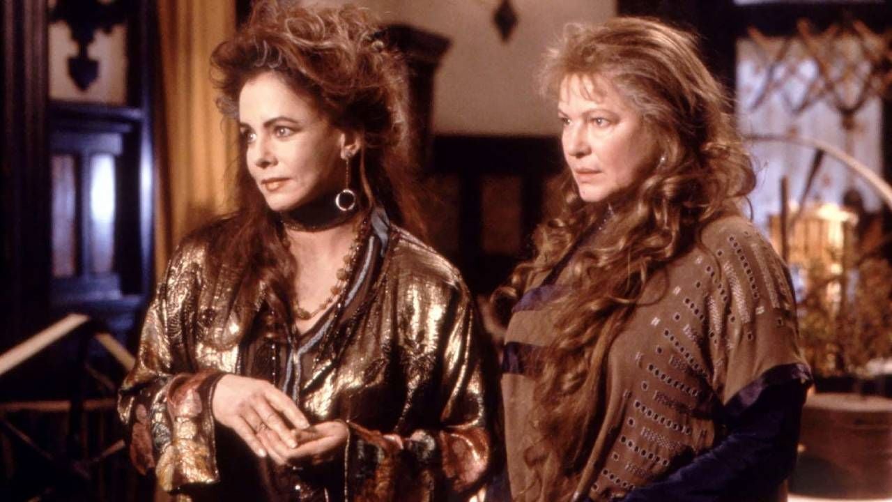 Dianne Weist y Stockard Channing como Franny y Jet en la pimera 'Prácticamente magia' 