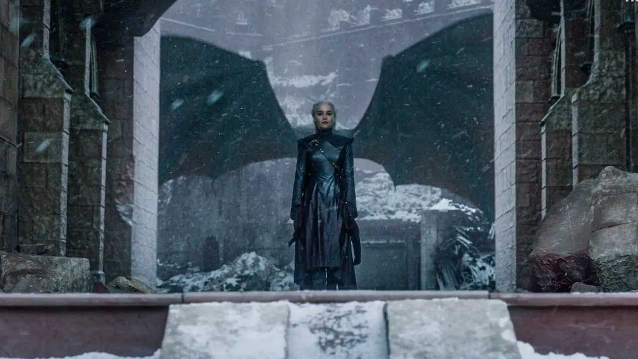 "Es poco probable que vuelva a verme montada en un dragón": Emilia Clarke pasa de la fantasía tras 'Juego de Tronos'