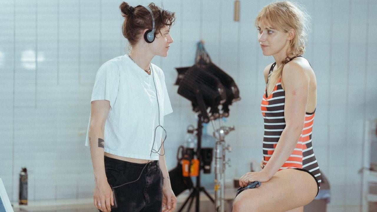 Kristen Stewart e Imogen Poots en una imagen del rodaje de 'The Chronology of Water'